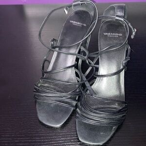 Vagabond Shoemaker Black‎ Leather Sandals with Sleek Straps